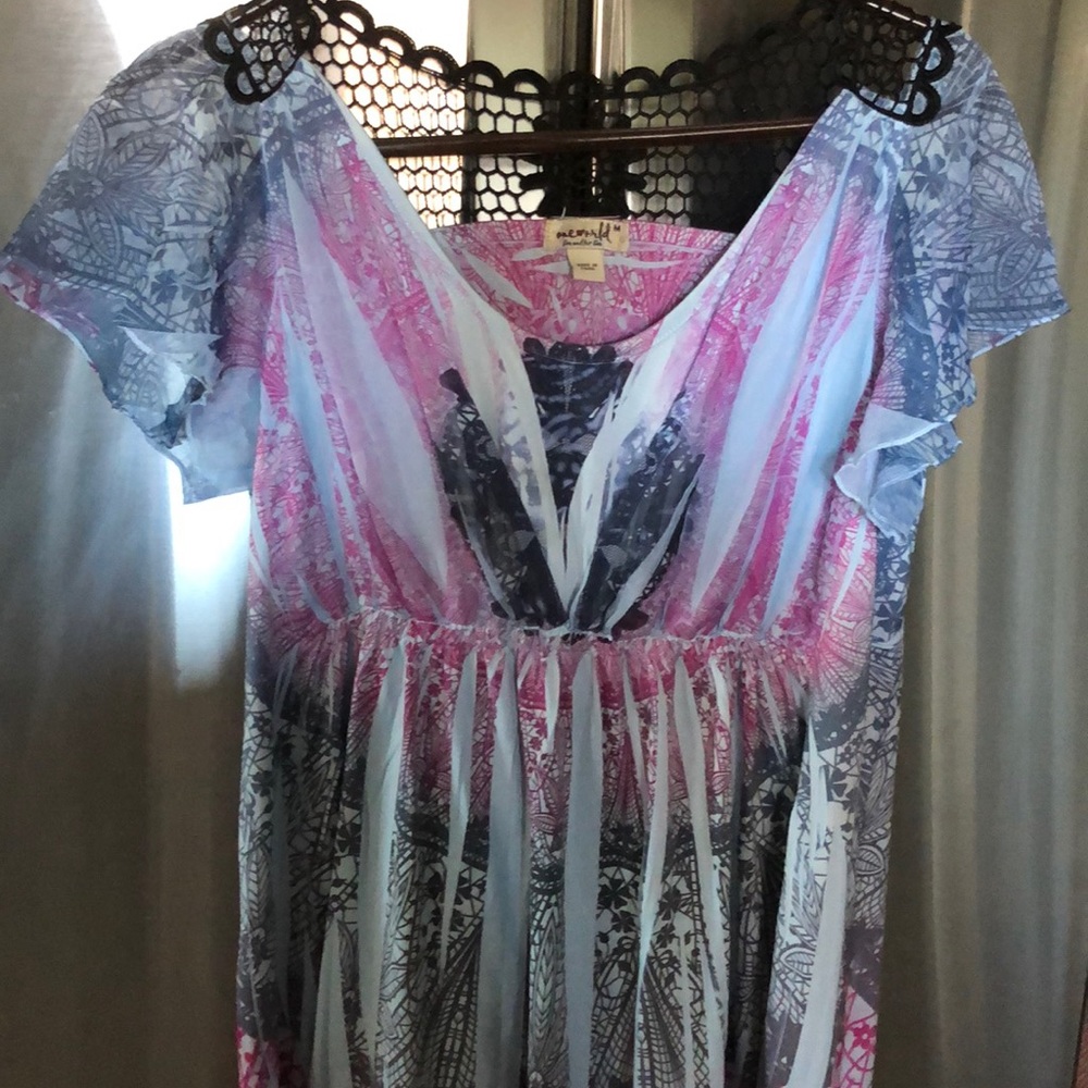 Womens Medium One World Short Sleeve Top!